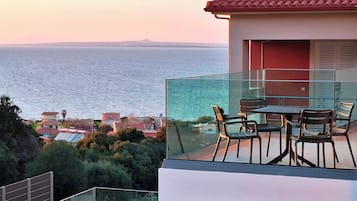 Suite Deluxe, balcone, vista mare | Vista spiaggia/mare