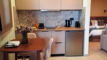 Deluxe Room, Sea View | Dining