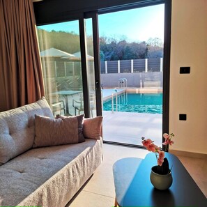 Deluxe Room, Sea View | Living area - Aelia Luxury Apartments & Pool (Skafidia)