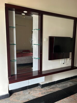 Room - Marvelous 3-bedroom apartment with AC in vibrant Chennai (Chennai)