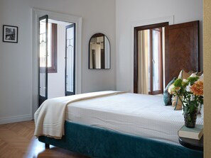 3 bedrooms, iron/ironing board, free WiFi, bed sheets - Venetian Dream Apartment with Frescoes and Enchanting Views (Venecia)