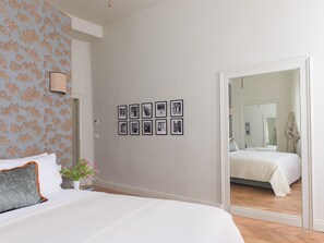 3 bedrooms, iron/ironing board, free WiFi, bed sheets - Venetian Dream Apartment with Frescoes and Enchanting Views (Venecia)