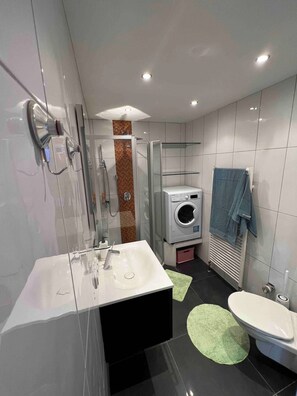 Apartment, 1 Schlafzimmer, barrierefrei, Balkon | Badezimmer