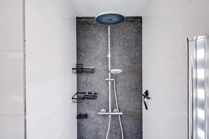 Shower - Scenic Lakeview Cottage for 6 (Ewijk)