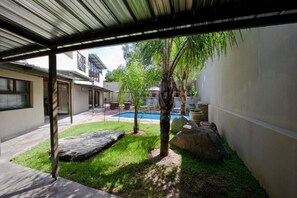 Property grounds - Monte Bello Guesthouse (Windhoek)