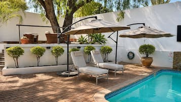Outdoor pool, pool umbrellas, sun loungers