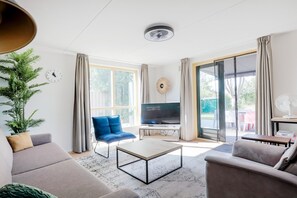 Living area - Quiet Forest Park Cottage in Ewijk (Ewijk)