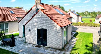Waterside Detached Bungalow for 4