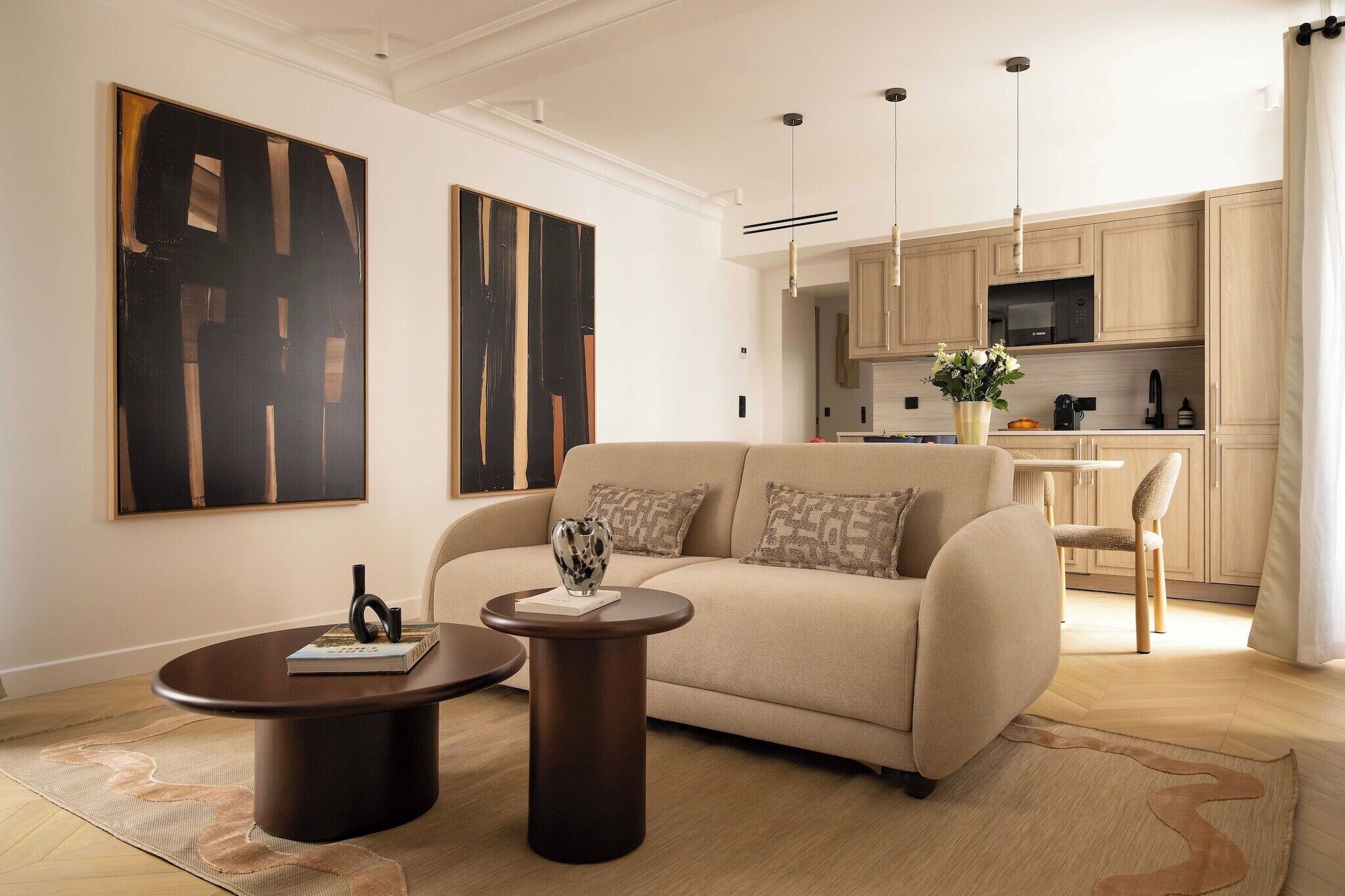 Smart TV, fireplace