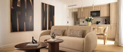 Smart TV, fireplace