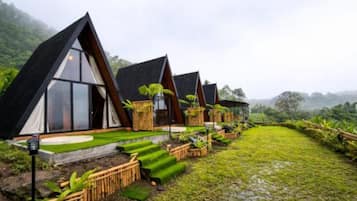 Cabin, Balcony, Lake View | Property grounds