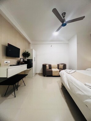3 bedrooms, WiFi, bed sheets - Hariaaksh stay is a luxurious yet affordable home stay. (Varanasi)