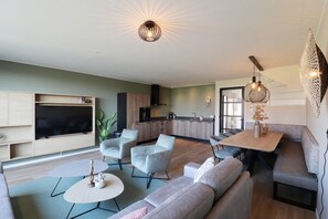 Smart TV - Luxury waterfront villa (leons)