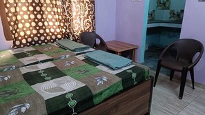 Basic Double Room, City View | Free WiFi - Balaji Homestay & Guest House (Haldwani)