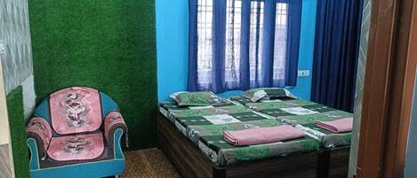 Chambre de base double, vue sur la ville