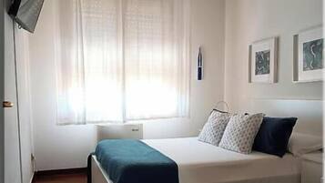 Doppia Standard, vista città | Una cassaforte in camera, una scrivania, Wi-Fi gratuito