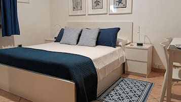 Habitación doble Deluxe, vista al jardín | Caja de seguridad en la habitación, escritorio y wifi gratis