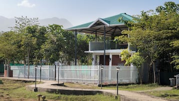 Vila Keluarga | Bagian depan properti