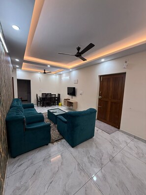Living area - Fully Furnished 2 BHK - 10 mins away from Manyata Tech Park (Bengaluru)