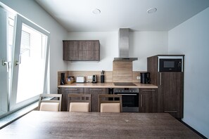 Private kitchen - Spacious, Comfortable Apartments in a Quiet Setting Near Cologne (Pulheim)