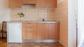 Studio, ban công | Bếp riêng