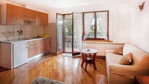 Studio, ban công | Bếp riêng