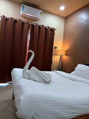 Standard Double Room | Desk, free WiFi - Art of Greens Hotel (Mahabaleshwar)