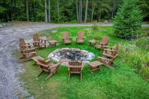 Property grounds - Baby Lake Cottage (Parry Sound)