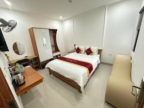 Studio Classique, balcon, vue ville