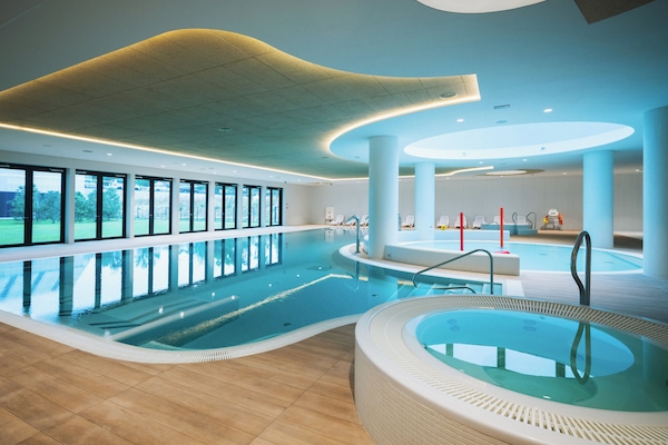 2 indoor pools