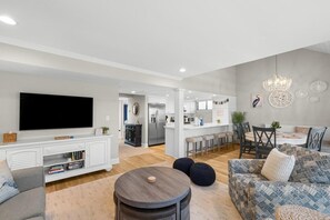TV - 3 Bedroom Vacation Condo near the Beach (Pawleys Island)