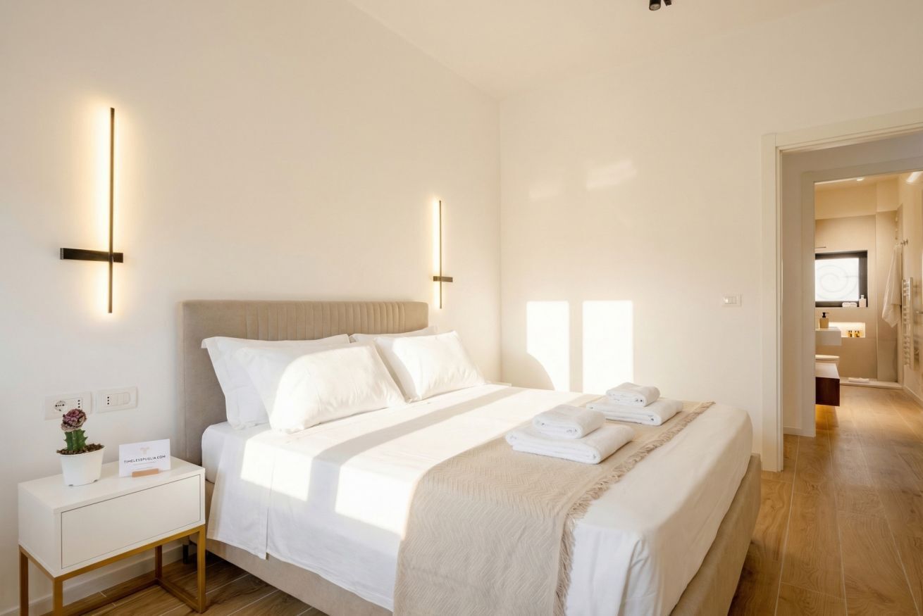 2 chambres, bureau, fer et planche à repasser, lit de bébé portatif
