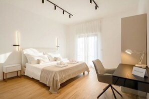 2 bedrooms, desk, iron/ironing board, travel cot - MareVista - Private Garden & Parking (Bari)