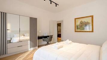 3 Schlafzimmer, Schreibtisch, Bügeleisen/Bügelbrett, Reisekinderbett