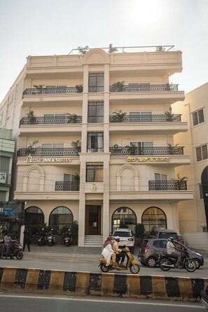 Exterior - Aura Inn & Suites (Mysuru)