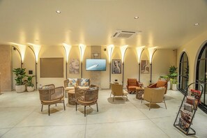 Lobby - Aura Inn & Suites (Mysore)