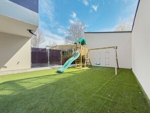 Children’s area - Apartment 'Aura' with Private Terrace, Private Garden and Wi-Fi (Mengen)