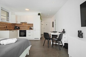 1 bedroom, iron/ironing board, WiFi, bed sheets - Apartment 'Aura' with Private Terrace, Private Garden and Wi-Fi (Mengen)
