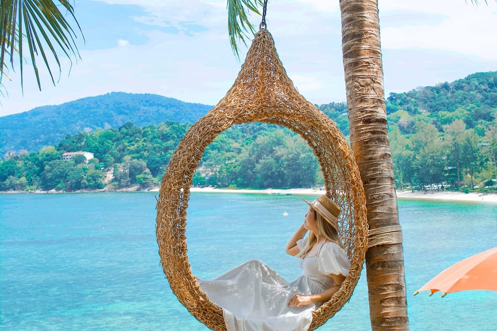The Cozy Beach Front Hotel