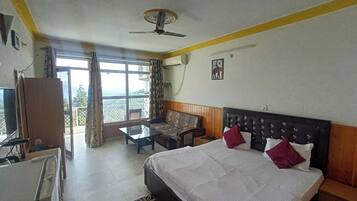 Luxury Room | Rollaway beds, free WiFi, bed sheets