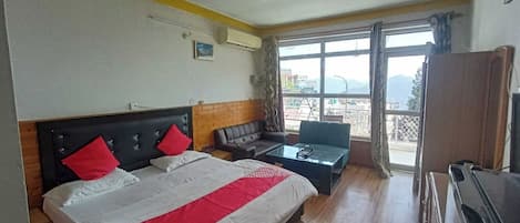 Luxury Room | Rollaway beds, free WiFi, bed sheets