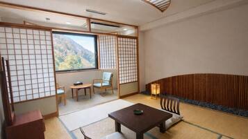 Japanese-style Triple Room, Mountain View | Interior