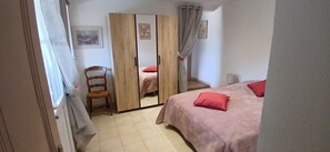 2 Schlafzimmer, Bügeleisen/Bügelbrett, Bettwäsche