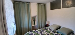 2 chambres, fer et planche Ă repasser, draps fournis