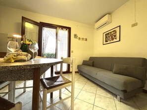 Dining - Flat in seafront residence with pool (Rosolina Mare)