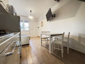 Dining - Cozy apartment with garden and pool (Rosolina Mare)