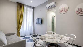 Leilighet, balkong | Oppholdsområde