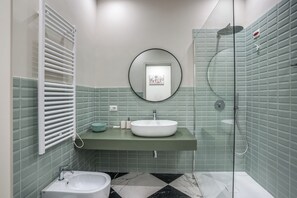 Condo, Balcony | Bathroom | Shower, hair dryer, towels, toilet paper - Lady Rose One (Naples)