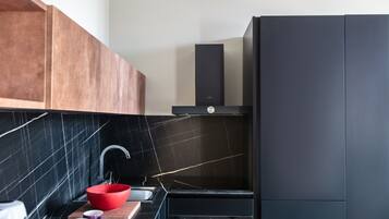 Condo, balcón, vista a la ciudad | Cocina privada