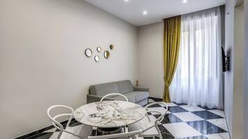 Appartamento, balcone | Area soggiorno